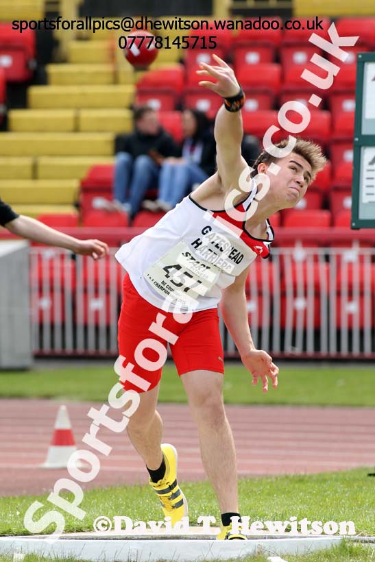 Mens under-17s shot putt, North Eastern Track and Field Champs, Gateshead Stadium. Photo: David T. Hewitson/Sports for All Pics
